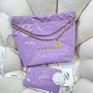Chanel 22 Large in Quilted Shiny Calfskin